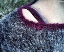 piórkowy sweter zwyklak ręcznie dziergany