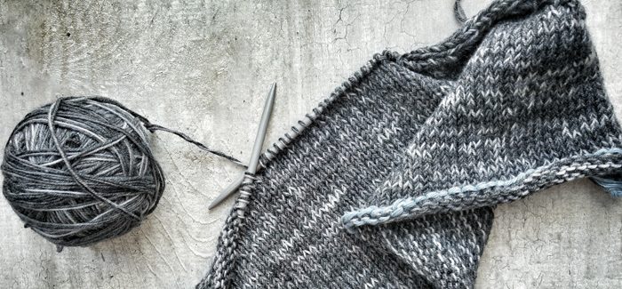 Jak zrobić prosty sweter na drutach, czyli oswajamy potwora